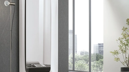 Specchiera con cornice in vetro curvato Anubi di Target Point