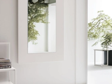 Specchio Dolcevita con cornice in legno laccato poro aperto bianco gesso di Tomasella