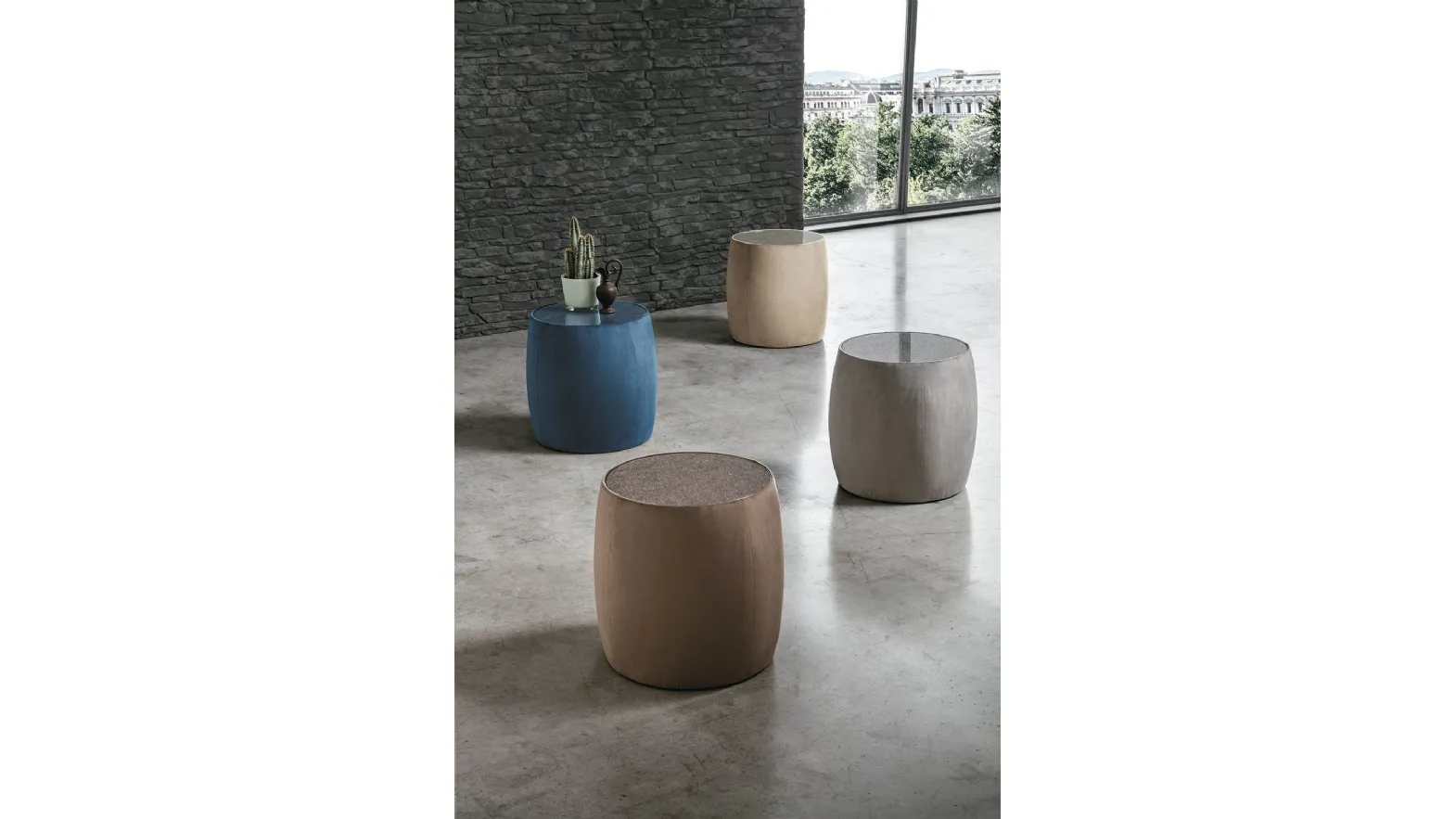 Tavolino Pouf Lepanto con top in vetro e rivestimento in tessuto di Target Point