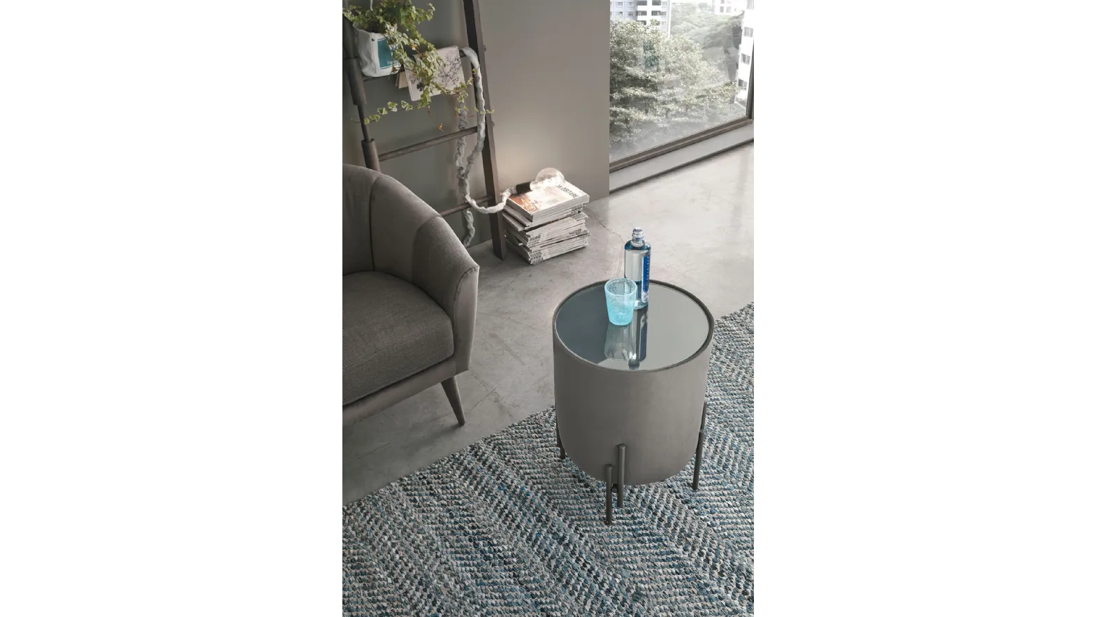 Tavolino Pouf Planos con top in vetro e struttura rivestita in microfibra effetto velluto di Target Point