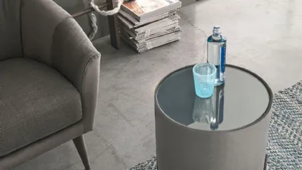 Tavolino Pouf Planos con top in vetro e struttura rivestita in microfibra effetto velluto di Target Point