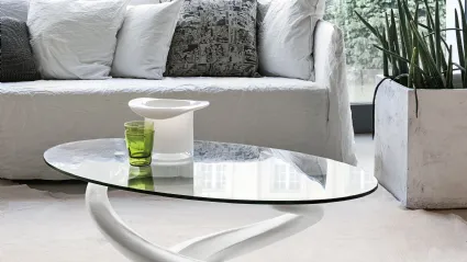 Tavolino ovale Tango con top in vetro e base in agglomerato di Target Point