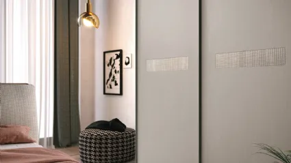 Armadio Arca con inserto vetro con tessuto color perla beige di Corso 11