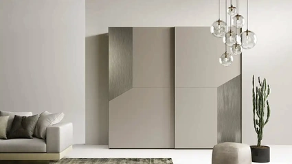 Armadio con ante scorrevoli Grecale S155 in laccato opaco e metallizzato di Moretti Compact Giorno Notte