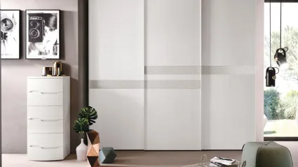 Armadio Opera materico Rovere Bianco ed inserti vetro decoro astro laccato di Corso 11