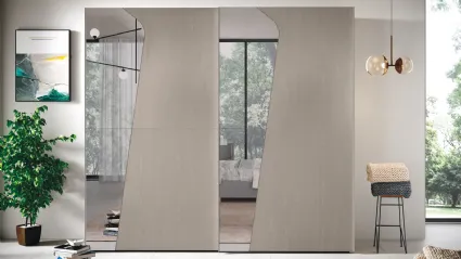 Armadio Sipario materia Rovere Visone con specchio argento e profili in titanio di Corso 11