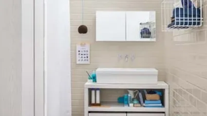 Mobile da Bagno a terra in melaminico e lavabo in ceramica Acqua e Sapone 03 di Birex