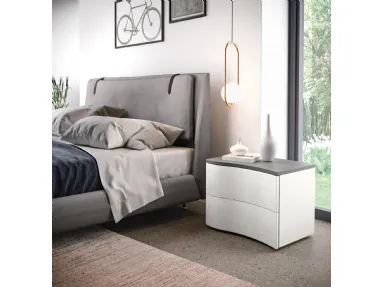 Comodino Oceano Rovere Bianco e top laccato opaco grigio polvere di Corso 11