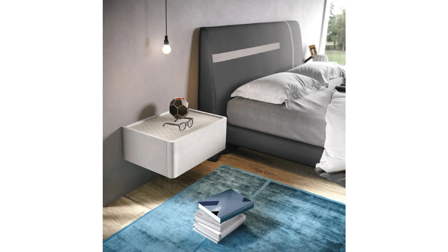 Comodino Podio Sospeso Smart D materico cemento grigio e top vetro decoro astro laccato di Corso 11