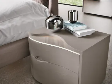 Comodino Volo con Top Vetro laccato e con Kit Led Top optional di Corso 11