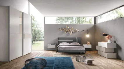Letto Graffiti con testiera imbottito rivestito tessuto Grafite con righe bianco grigio di Corso 11