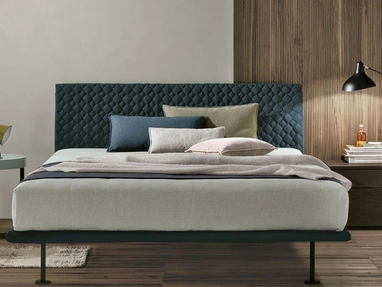 Letto Seven Plus con testiera trapuntata di Tomasella