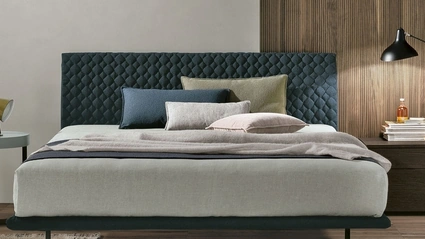 Letto Seven Plus con testiera trapuntata di Tomasella