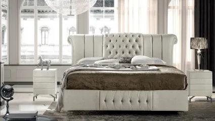 Letto in pelle con testiera Veneziana di Stilfar