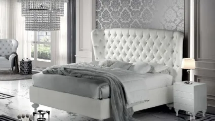 Letto con ampia testiera in pelle trapuntata Verdi di Stilfar