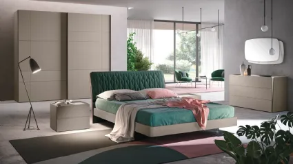 Letto Stilo trapunta Evo Verde Ossido, ring in materia rovere visone e cover oro rosa di Corso 11