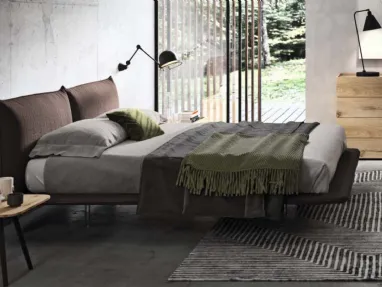Letto moderno imbottito con testiera Togo di Cinquepuntozero