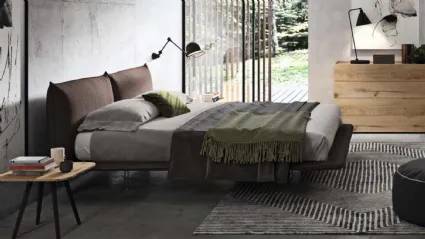 Letto moderno imbottito con testiera Togo di Cinquepuntozero