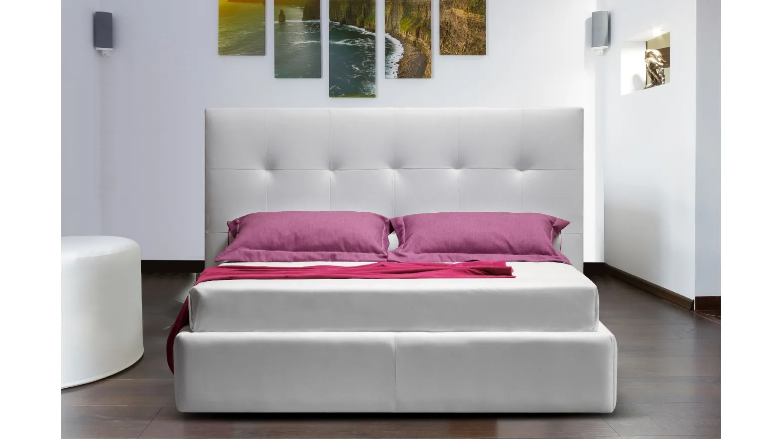 Letto Wall in pelle con testiera trapuntata di Nicoletti Home