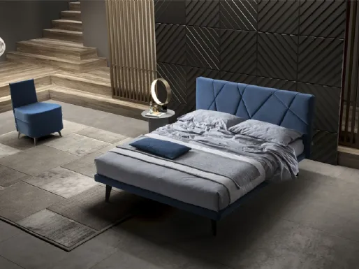 Letto in tessuto con testiera asimmetrica bicolore Dixon di MaxHome