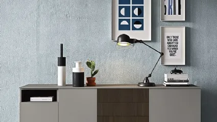 Madia BK03|2 in laccato ardesia con cassettiera in rovere materico rovere termotrattato di Cinquepuntozero