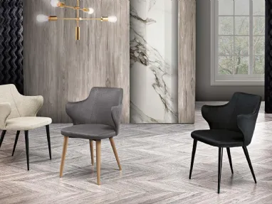 Sedia Maddy in tessuto imbottito con gambe in legno di MaxHome