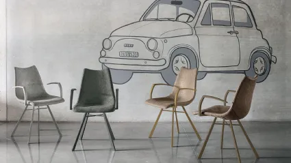 Sedia Maiorca Poltroncina con braccioli rivestita in tessuto soft touch vintage di Target Point
