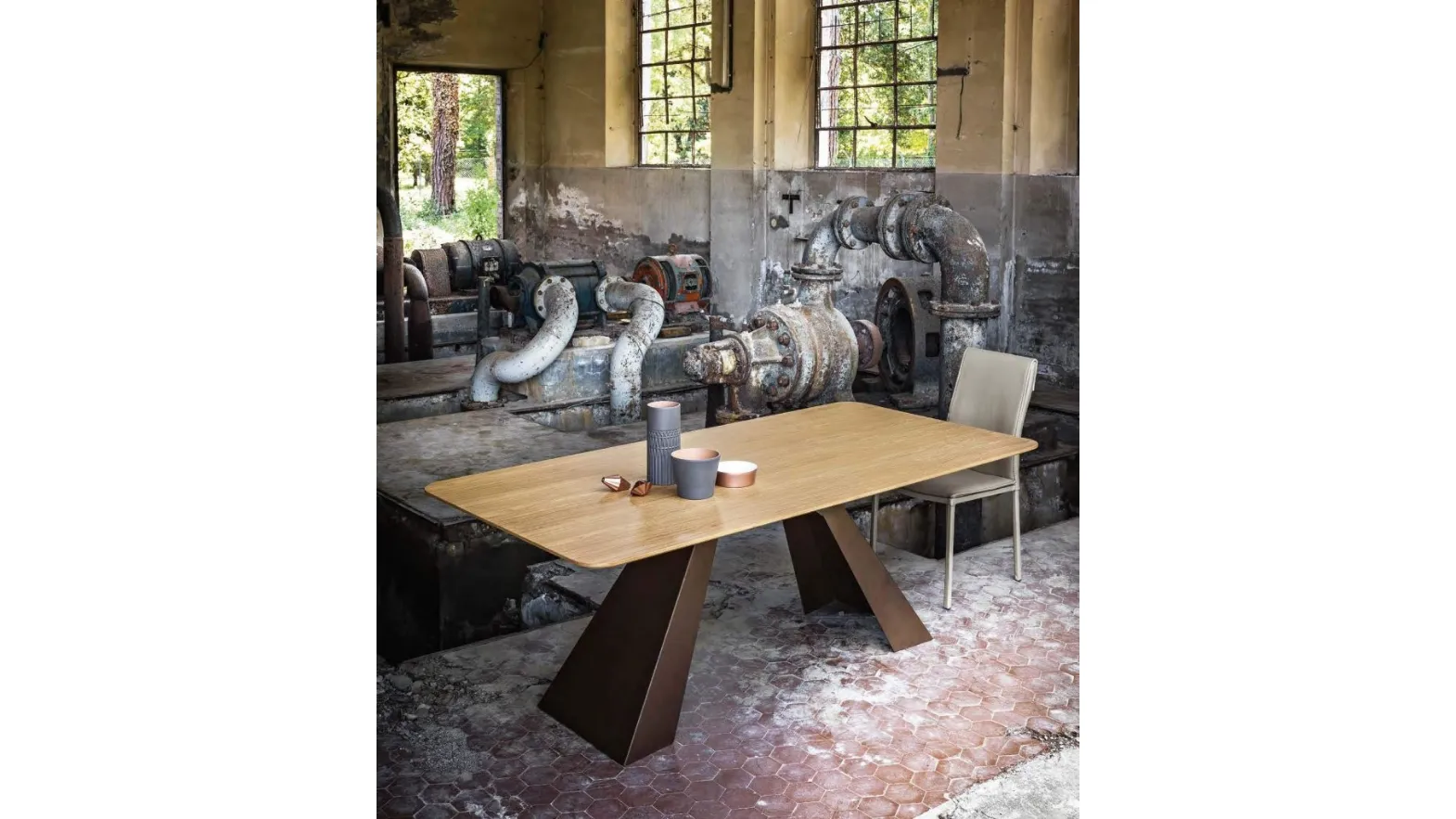 Tavolo dal design dinamico Daytona in legno di rovere naturale di MaxHome
