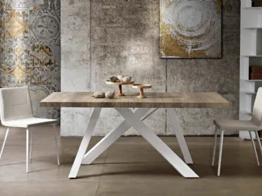 Tavolo elegante Emme in legno e metallo di MaxHome