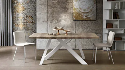 Tavolo elegante Emme in legno e metallo di MaxHome
