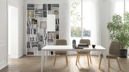 Tavolo Marilyn in laminato bianco con base in metallo laccato di Pointhouse