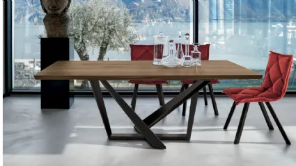 Tavolo rettangolare Priamo in legno impiallacciato con struttura in metallo di Target Point