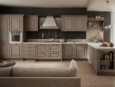 Cucina Classica Bolgheri v3 in Rovere Finitura Cuvèe, Maniglia Argento Antico, Top Laminato Luserna Bianco di Stosa