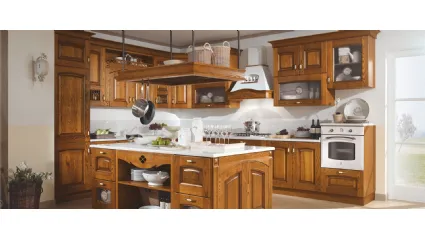 Cucina Classica con isola Elena in Frassino finitura Castagno Chiaro di Mobilturi