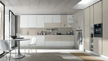 Cucina Moderna ad angolo Alevé v13 in laccato UV Neve opaco e laminato materico Pietra Piasentina di Stosa