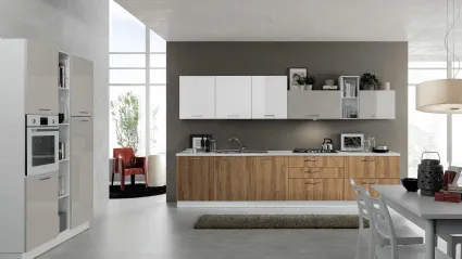 Cucina Moderna Cloe 09 finitura Rovere Cognac, Bianco lucido e Sabbia lucido di Net Cucine