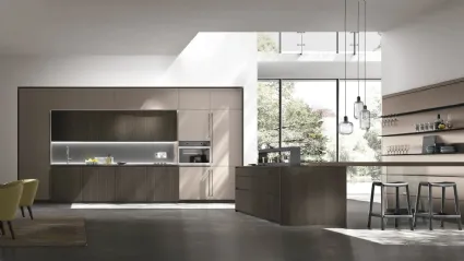 Cucina Moderna con isola Metropolis v01 in Termo Strutturato Rovere Conero Riga e Pet Metal Acciaio di Stosa