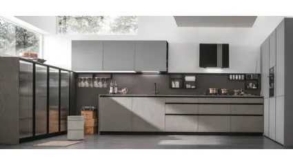 Cucina Moderna ad angolo Metropolis v02 in laminato materico Pietra Piasentina e Pet Grigio opaco di Stosa