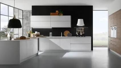 Cucina Luna con penisola in laccato Bianco e finitura Miele di Mobilturi