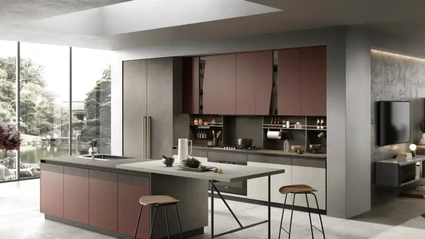 Cucina Moderna con isola Natural 05 in melaminico e laccato porpora di Moretti Cucine