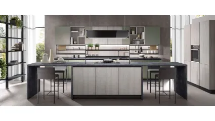 Cucina Moderna con isola Nevadain melaminico Larice Grigio e Pet finitura Verde Oliva opaco di Mobilturi