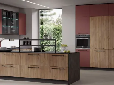 Cucina Moderna con penisola Nevada in Rovere Tabacco e Pet Terracotta opaco di Mobilturi