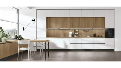 Cucina Moderna con penisola Infinity v10 in Pet Nebbia opaco e Rovere Anice di Stosa