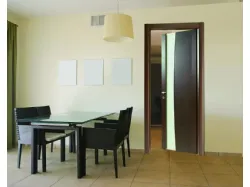 Porta per interni Ideal 08V in legno con inserto in vetro di Nusco