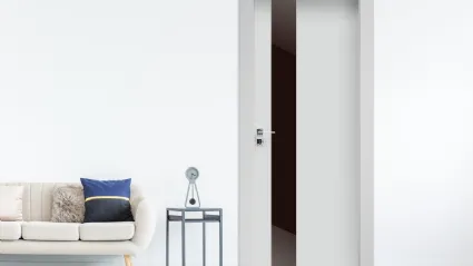 Porta per interni Mirror 200 in laccato bianco con inserto in vetro di Nusco