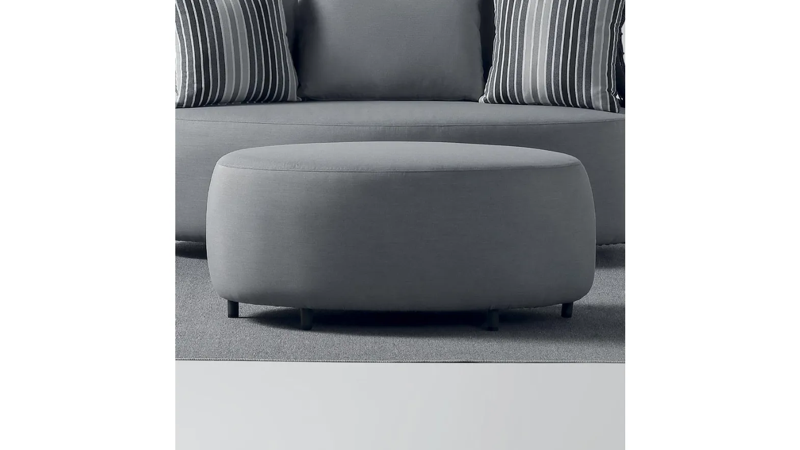 Pouf Cobb Tavolino in tessuto per esterno grigio con struttura in alluminio di La Seggiola